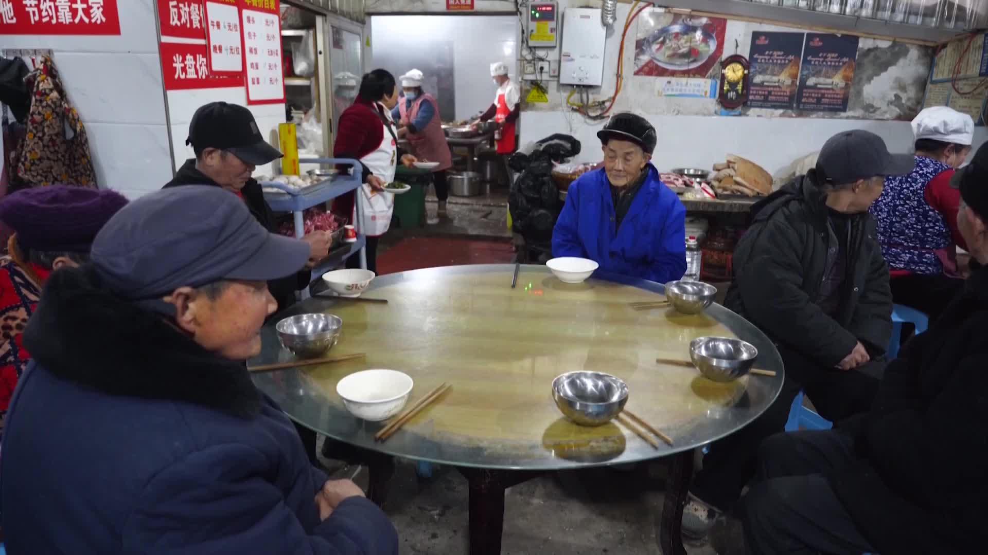 新春走基层丨“亏本”二十年的饭店和它的VIP客人