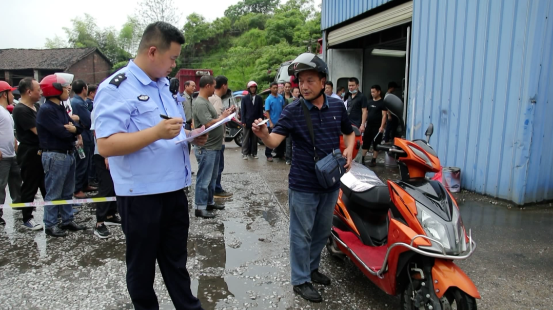 永兴县公安交通警察大队：“流动车管所”下乡镇