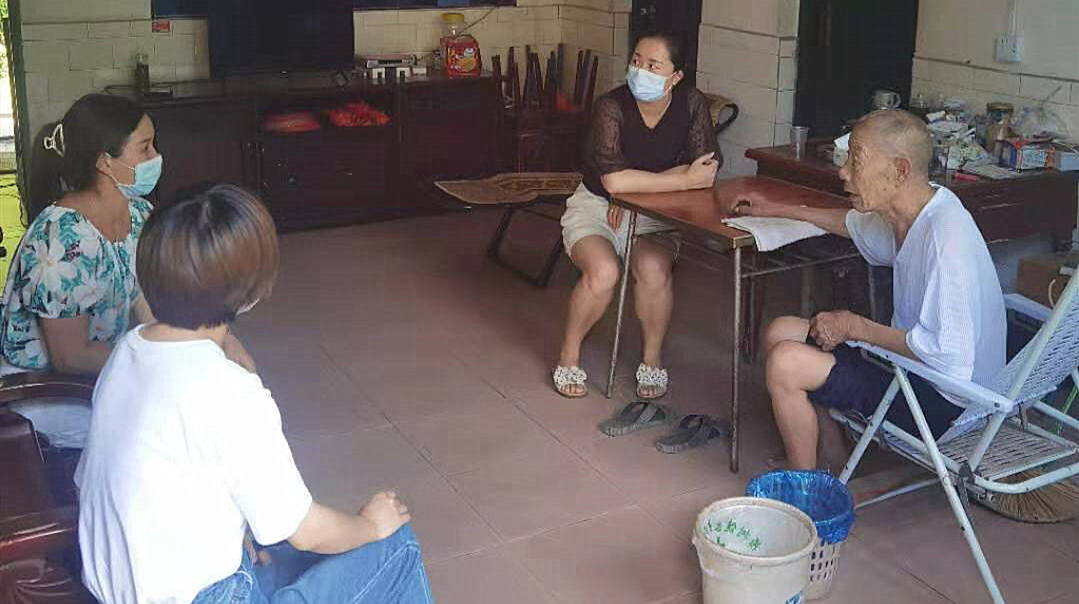 永兴县樟树镇：58个网格下沉各村开展疫情防控及疫苗接种工作