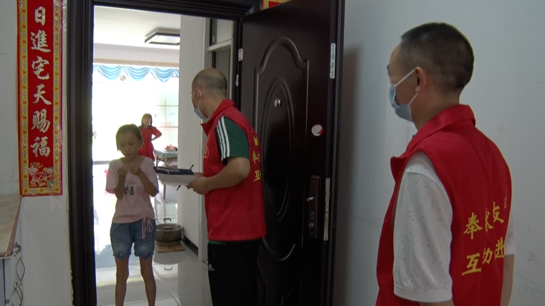 党旗在防疫一线高高飘扬|永兴县财政局：党员干部进社区 助力疫苗接种