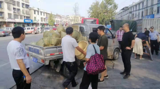 永兴县高亭司镇：开展马路市场整治活动