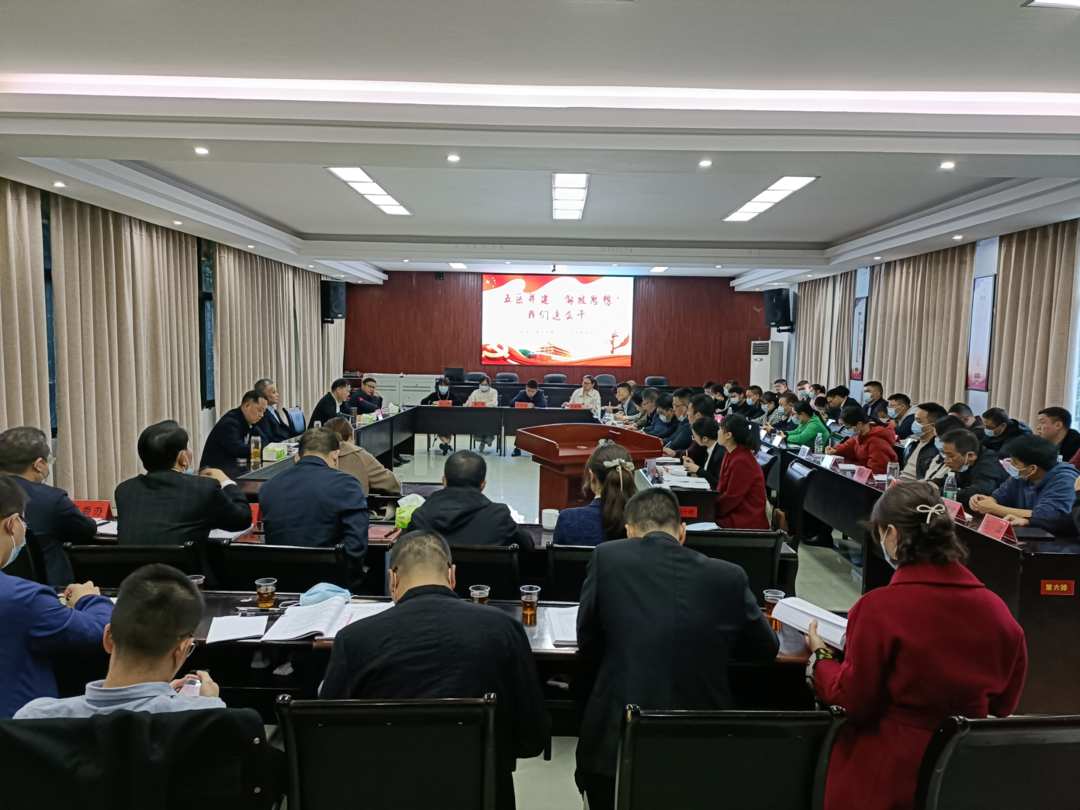 刘朝晖与县委党校中青班学员座谈：年轻干部要坚定理想信念 树立正确的“三观”