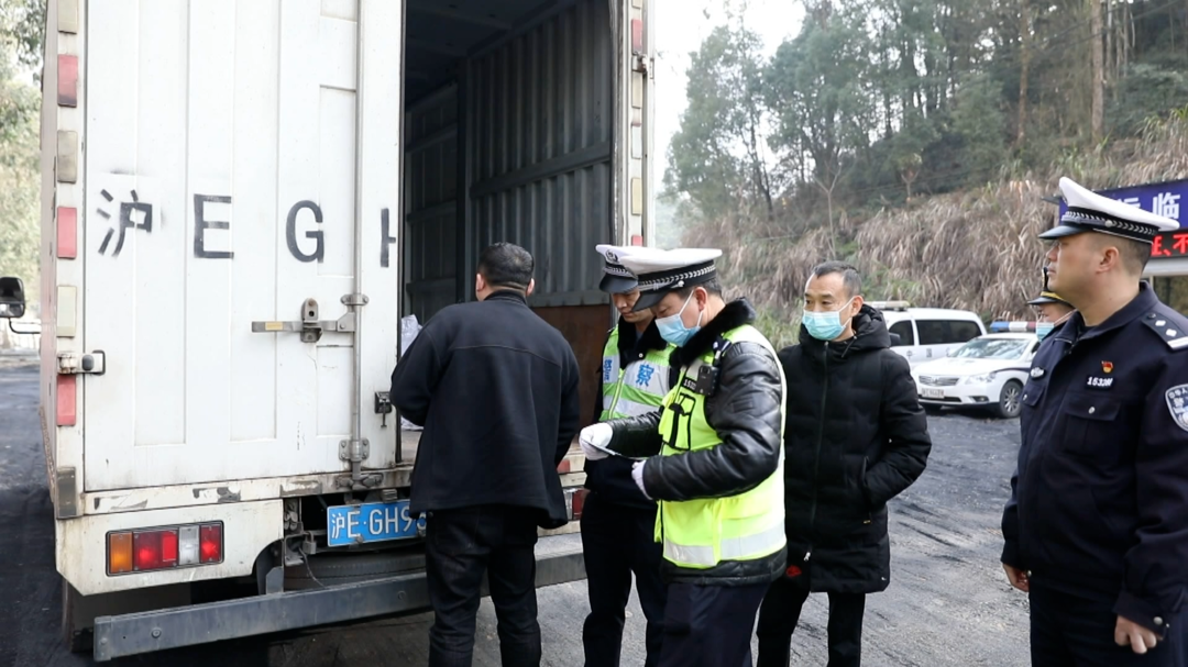 永兴县公安交警开启春运护航模式