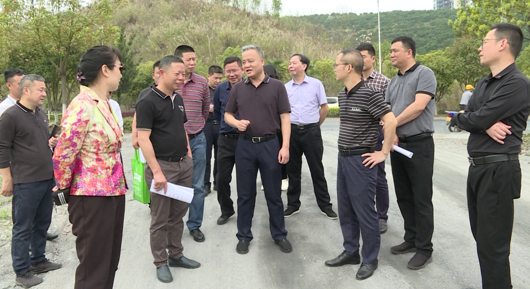 刘朝晖调研便江沿岸村庄“一改两整”项目： 建设美丽乡村 点缀银都大地