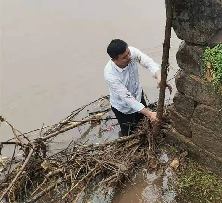 永兴县高亭司镇：洪流中彰显党性担当