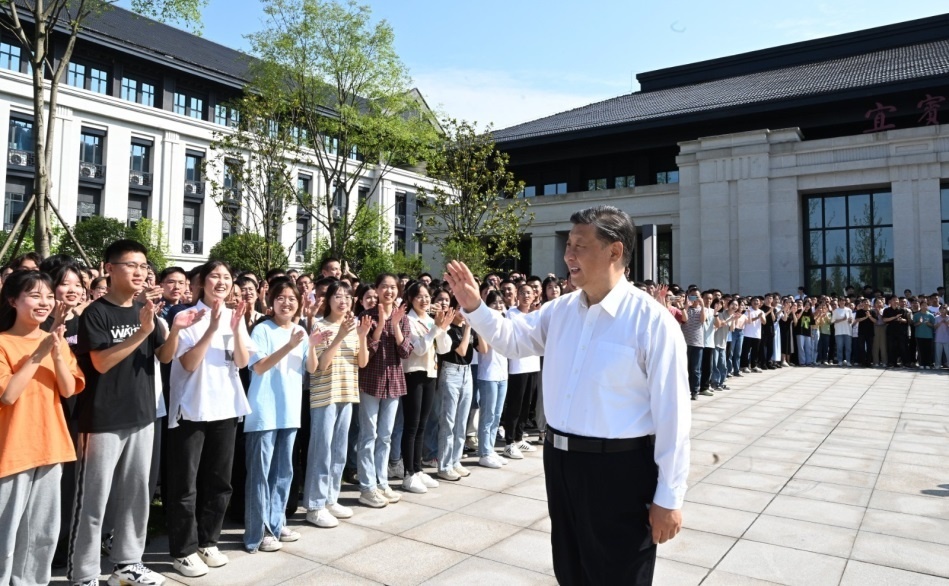 一见·为了这个“永恒的课题”，总书记走进毕业季的校园
