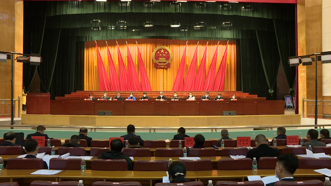 永兴县十八届人大二次会议：举行主席团第四次会议