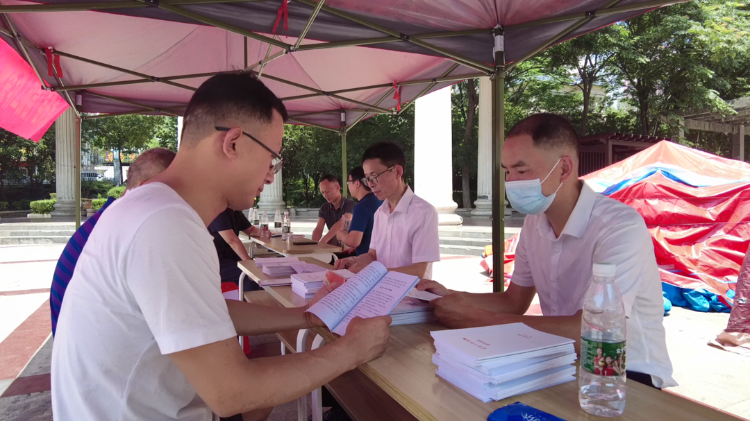 永兴县信访局开展第六个信访法治宣传月活动
