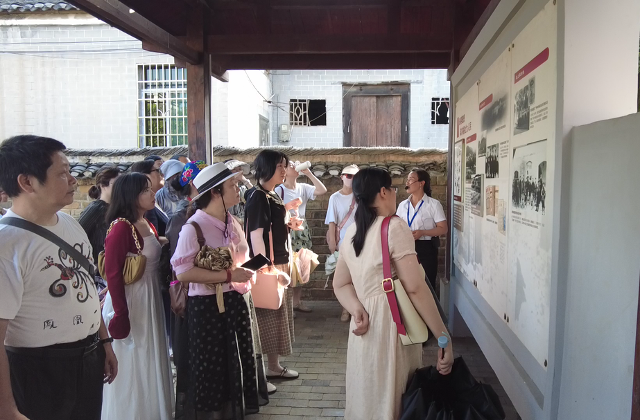 湖南中青年作家来永兴县开展文学采风