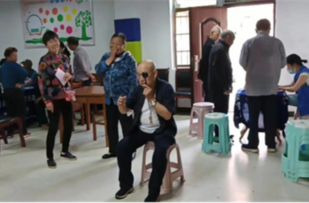 永兴县湘阴渡街道：依托社区居家养老服务平台，开展老年人白内障筛查义诊活动