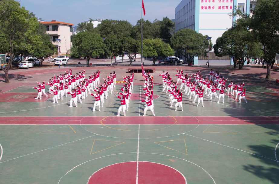 永兴县油麻镇中心学校: 多彩大课间 活力满校园
