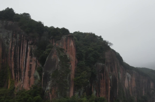亲自然丨郴州永兴：丹霞石“瀑布”