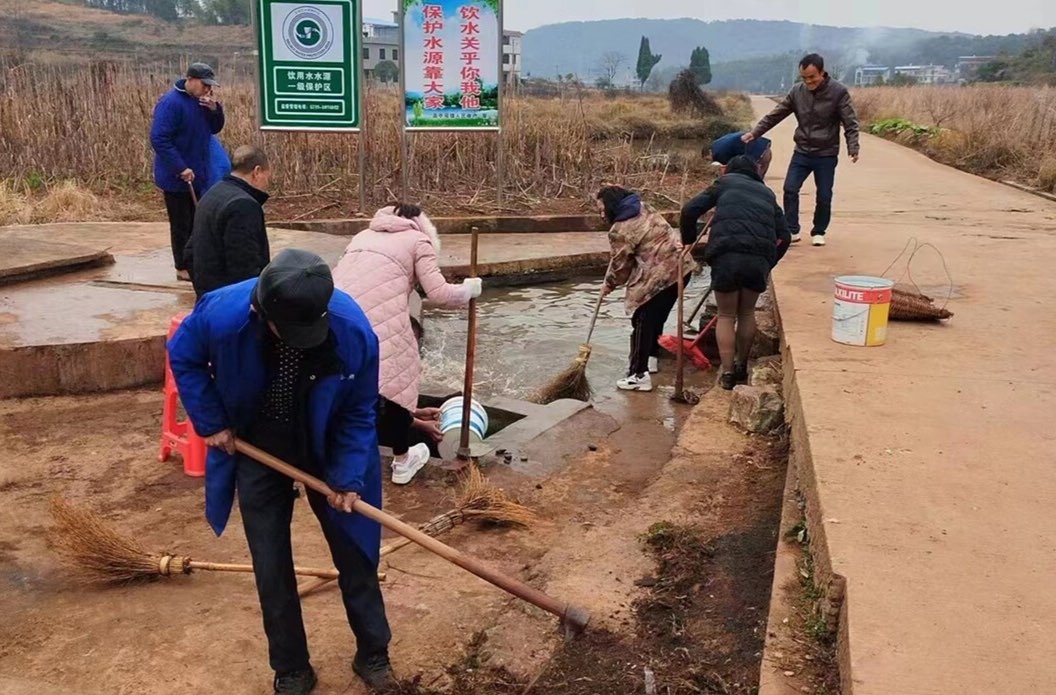 旅发进行时·迎战旅发|智家365app_必发365手机在线登录_365网络科技有限公司县高亭司镇：党群同心齐上阵，人居环境焕新颜