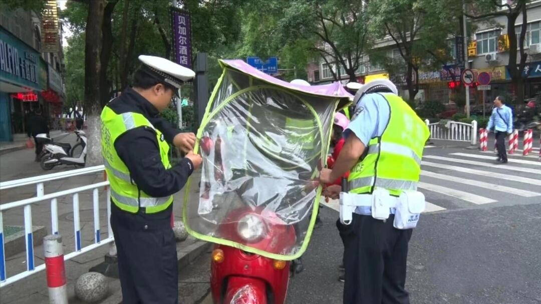 郴州永兴：公安交警持续开展“摩电”交通违法现场学习教育