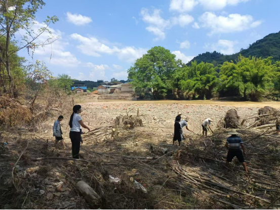 生產(chǎn)自救 重建家園|永興縣柏林鎮(zhèn)：開展災(zāi)后河道清障 營造河暢景美家園