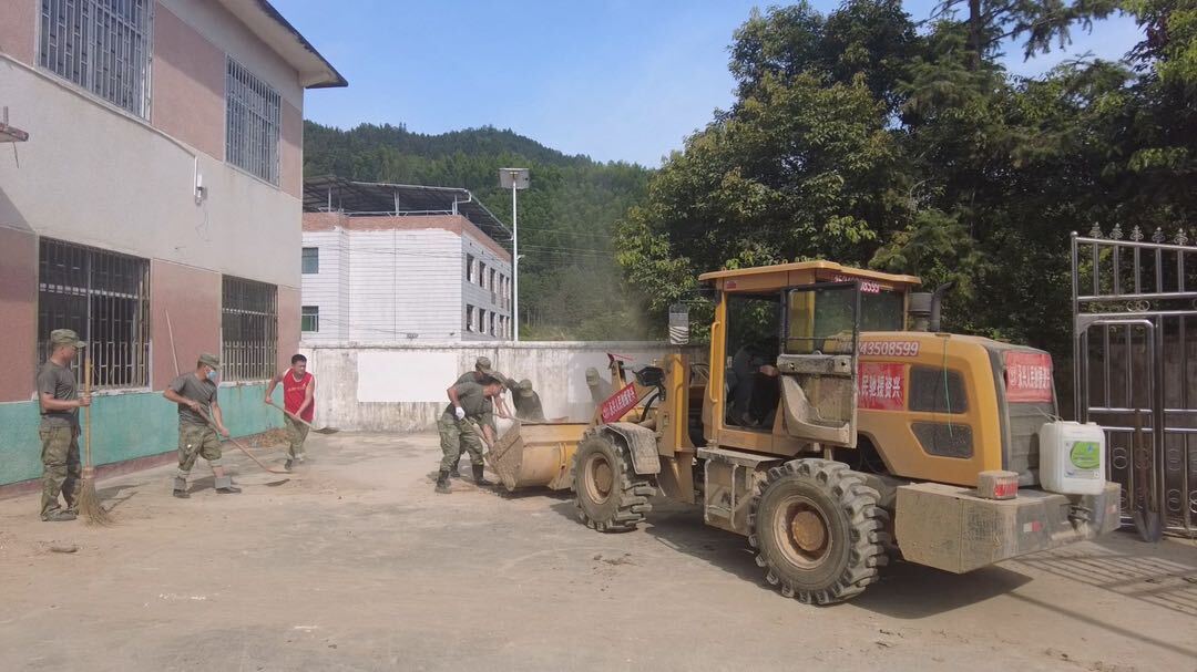 一方有难 八方支援｜永兴对口帮扶资兴：抓紧校园清淤 确保如期开学