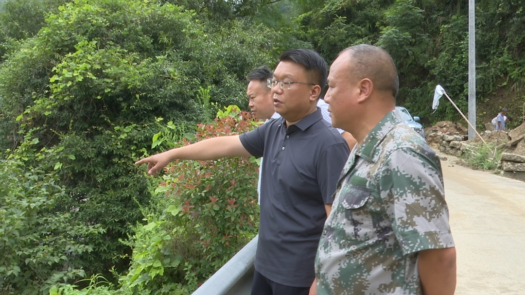 宾心华深入东部乡镇调研灾后重建工作