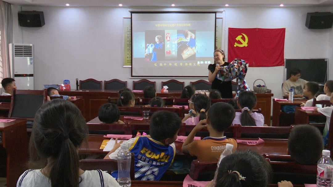 大布江拼布绣走进银都少年公益暑托班课堂