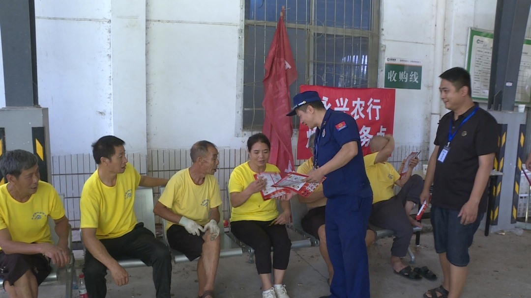 永兴县消防救援大队在烟叶收购点开展消防检查培训