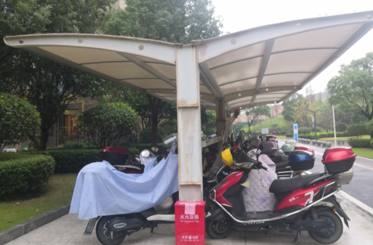 永兴：  小区安全“桩” 为居民美好生活“充电”