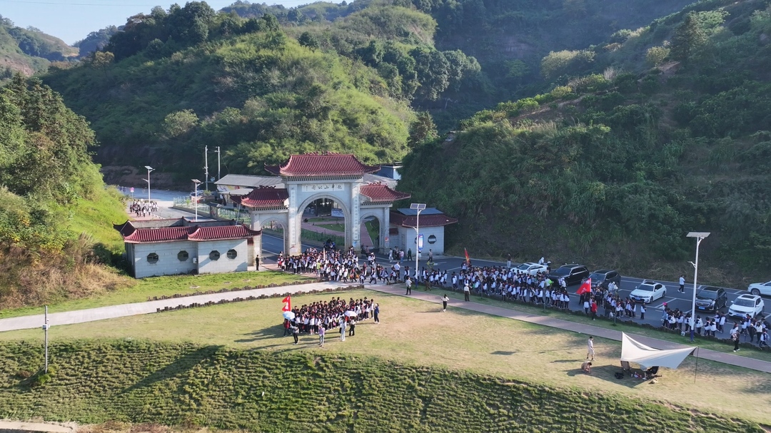 永兴县树德中学：徒步研学磨意志 砥砺前行铸青春