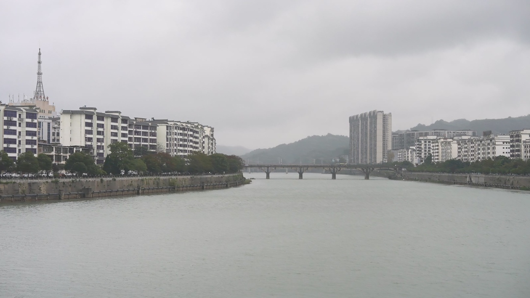 永兴：降温降雨开启 气象部门提醒市民做好防寒保暖