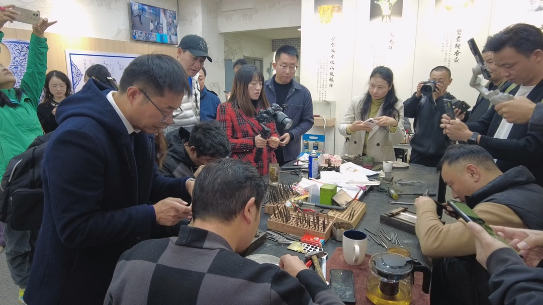 全省网络名人“百村千品富万家郴州行”活动走进永兴