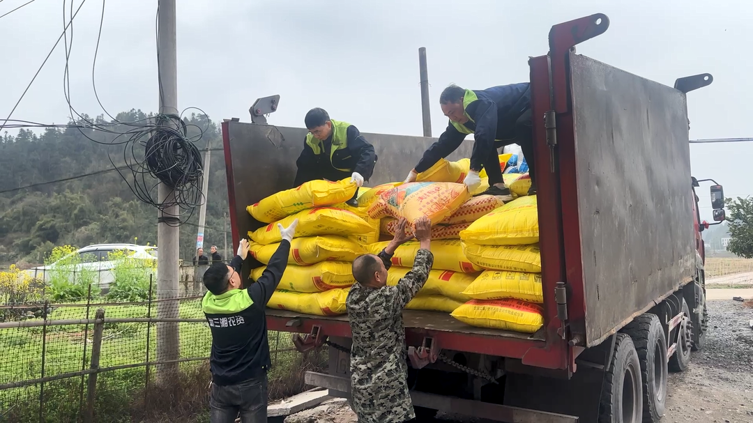 永兴县供销联社：送肥下乡解农忧 助力春耕稳供应