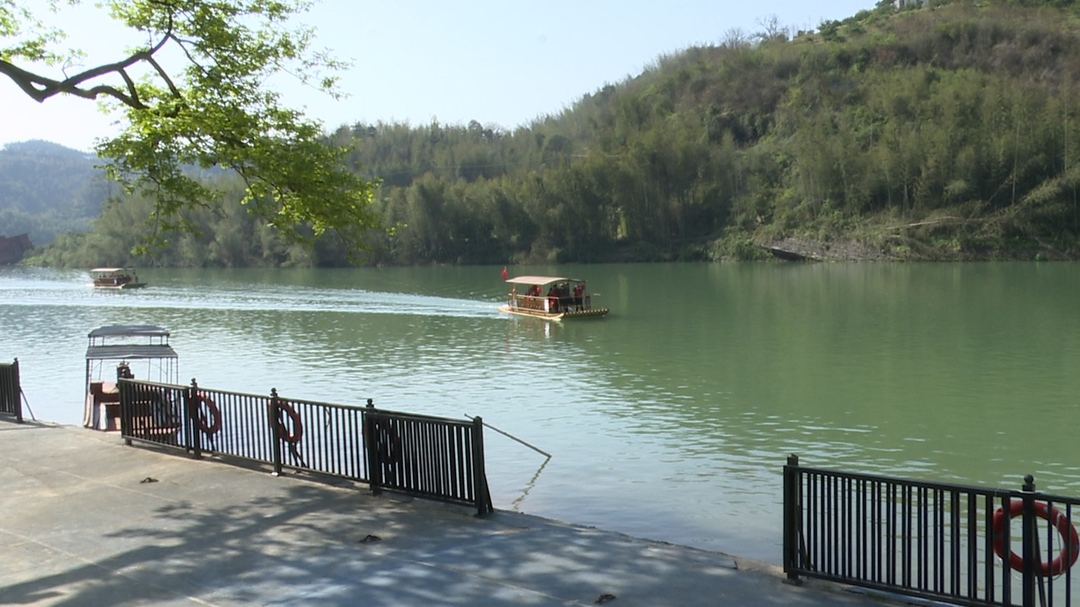 永兴县：老干书画协会开展“诗咏银都 墨韵盛景”采风活动