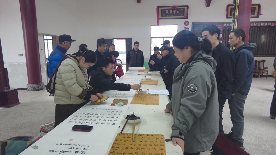 永兴县书画爱好者在金龟镇开展文艺采风活动