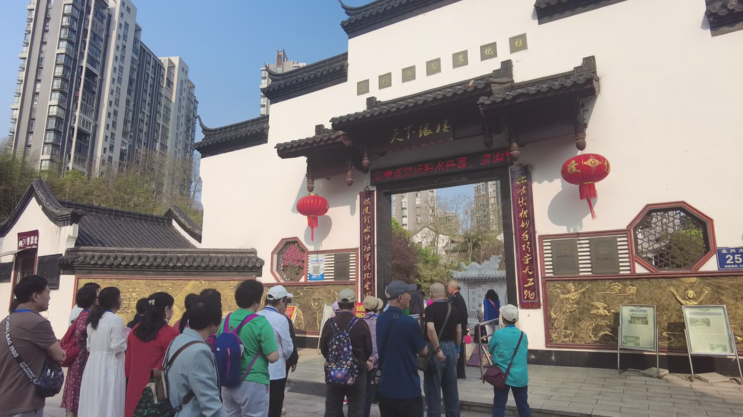 清明节旅游：中国白银文化坊工业旅游受热捧