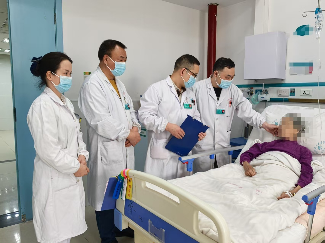 连续30多天接力救治，永兴县人民医院成功将一名遭遇严重车祸八旬老人从死亡线上拉回