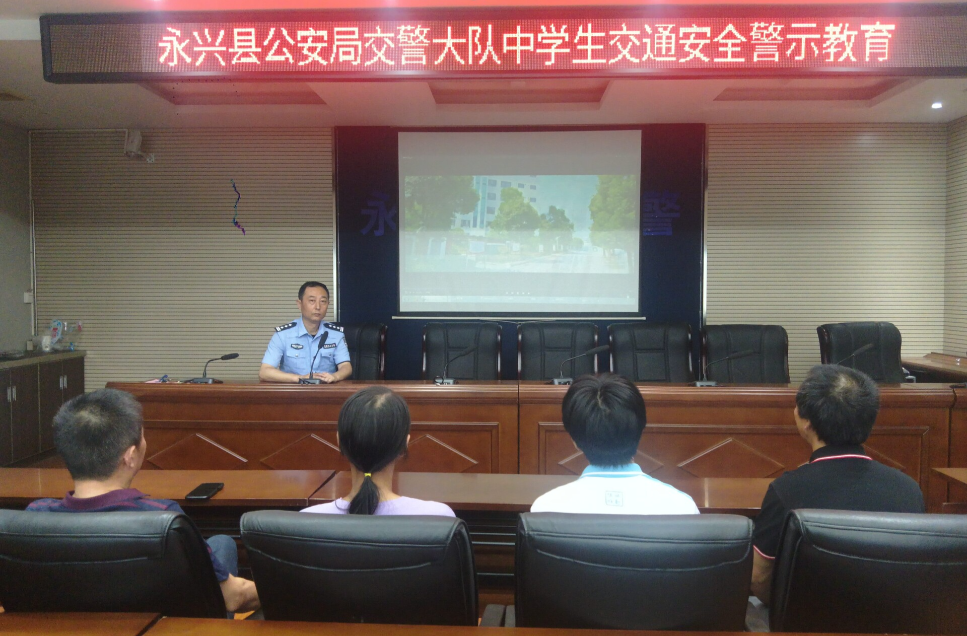 永兴：整治交通违法 守护校园平安