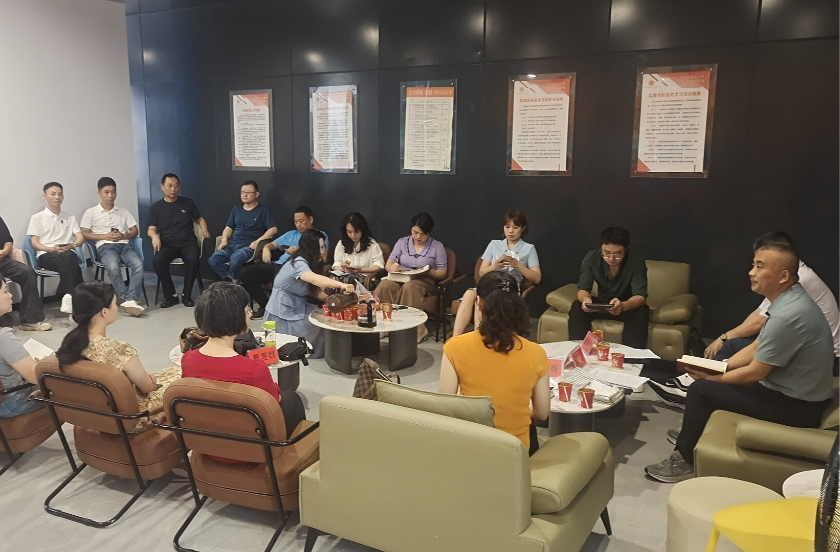 永兴县召开网红经济发展调研座谈会  共绘行业发展新蓝图