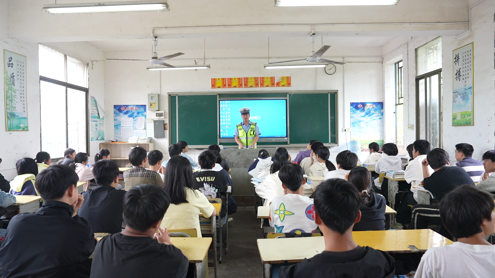 永兴：交通安全知识进校园 护航师生出行安全