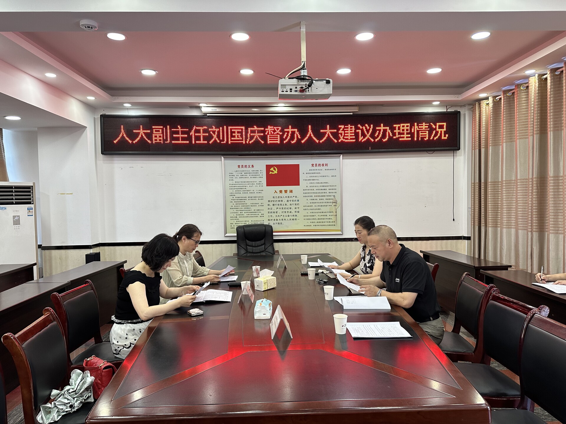 县人大一行就人大代表建议办理情况开展专项督办工作