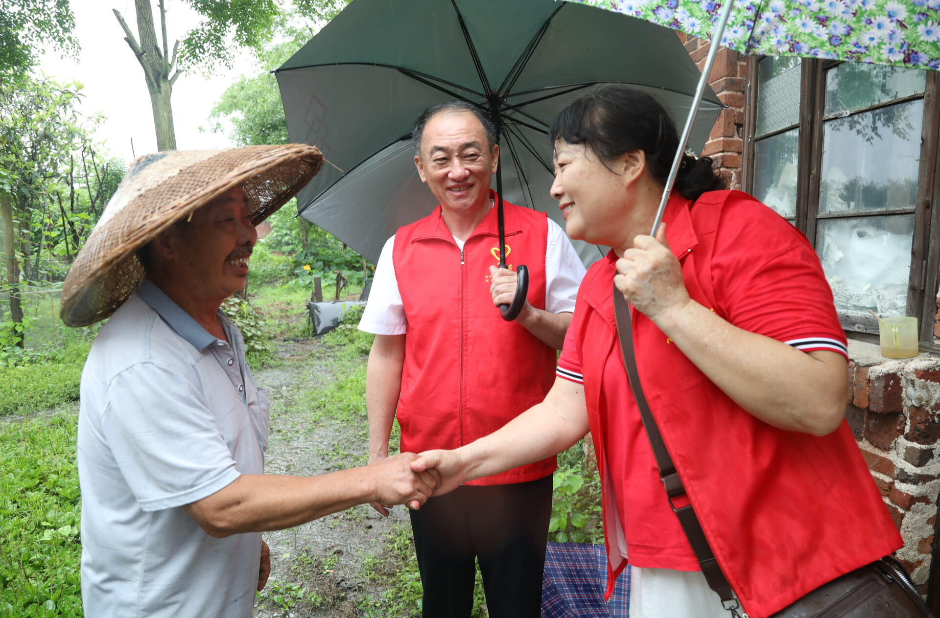 郴州市老干部大學(xué)志愿服務(wù)隊到永興縣開展慰問活動