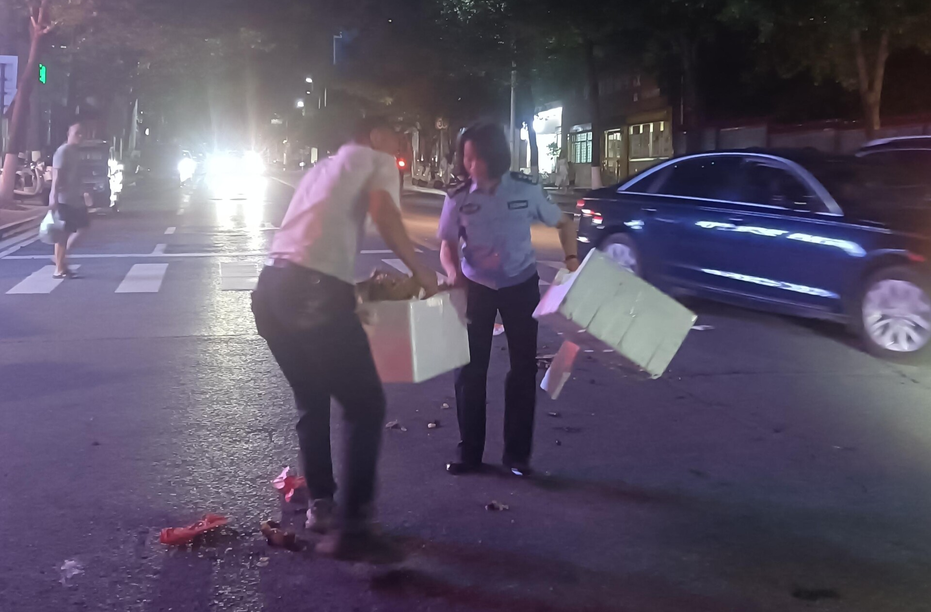 永兴县自来水公司：5分钟清障，受阻道路恢复畅通
