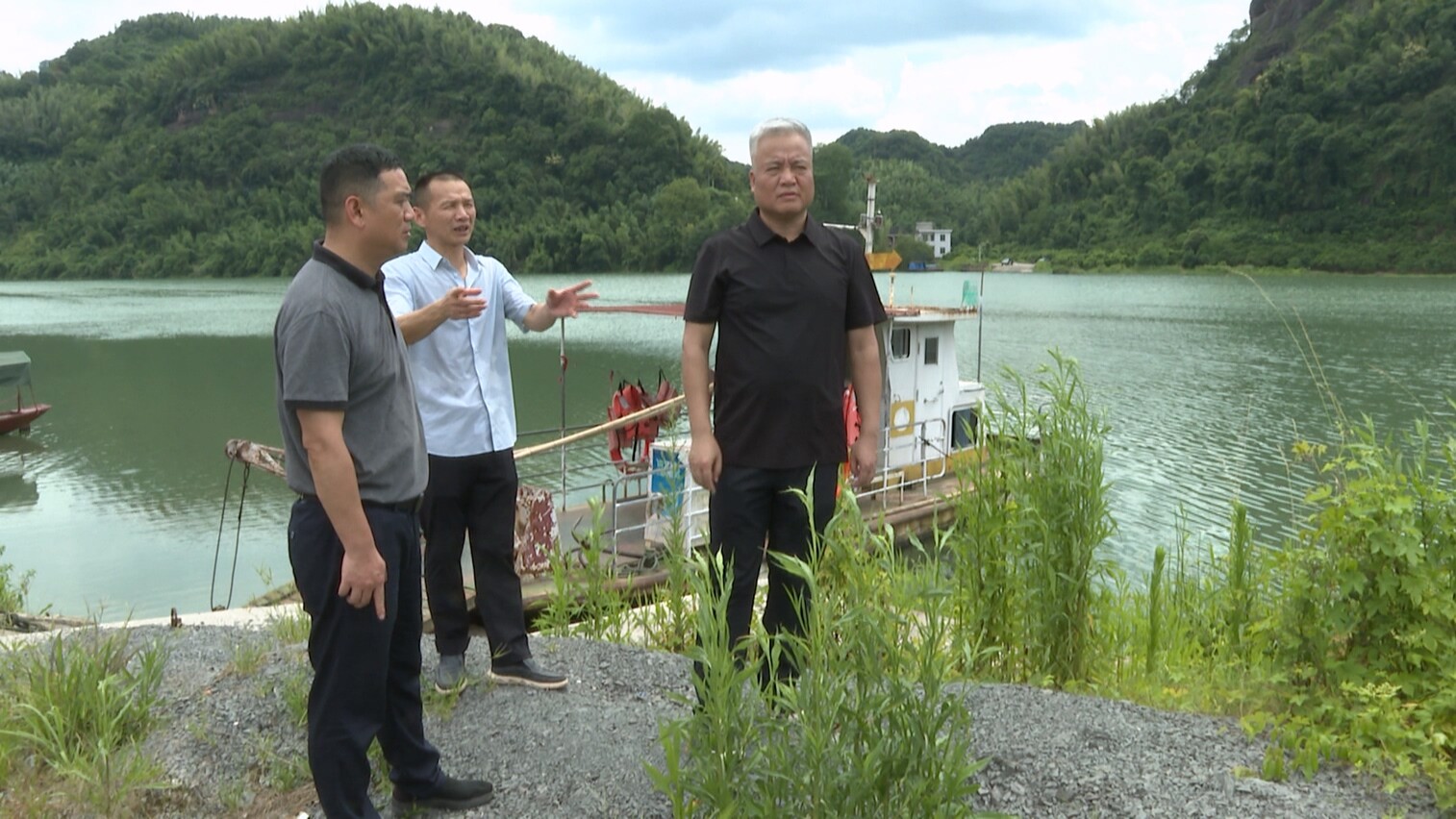 刘朝晖开展“四下基层”活动 调研水利工程整治项目