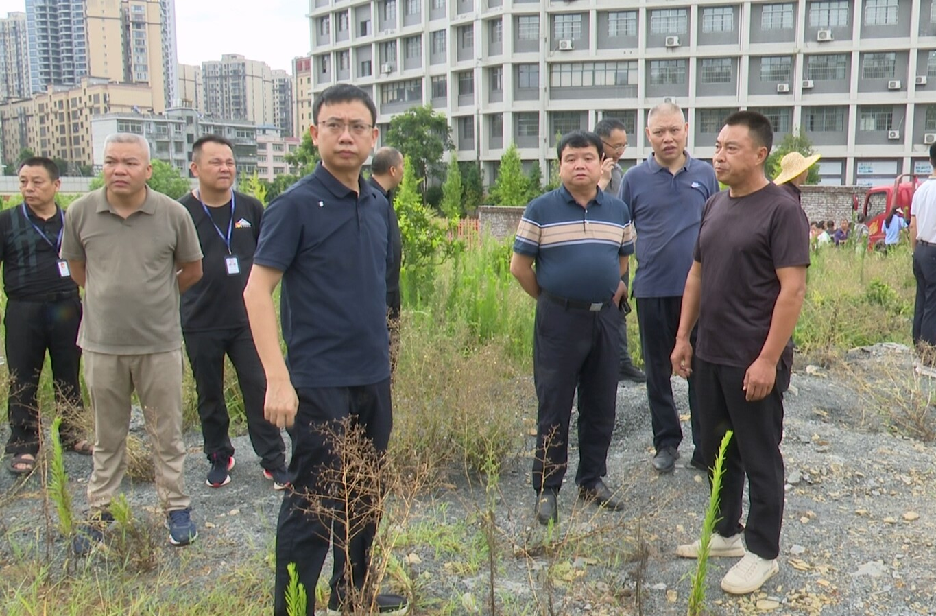 永兴县多部门联动开展城区特殊违法建筑集中拆除行动
