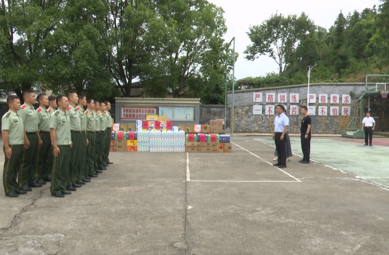 賓心華開展“八一”走訪慰問武警中隊