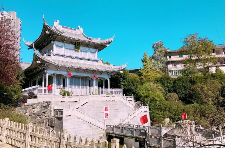 [经济信息联播]联播调查·走俏的白银 白银价格走高 相关产品受追捧