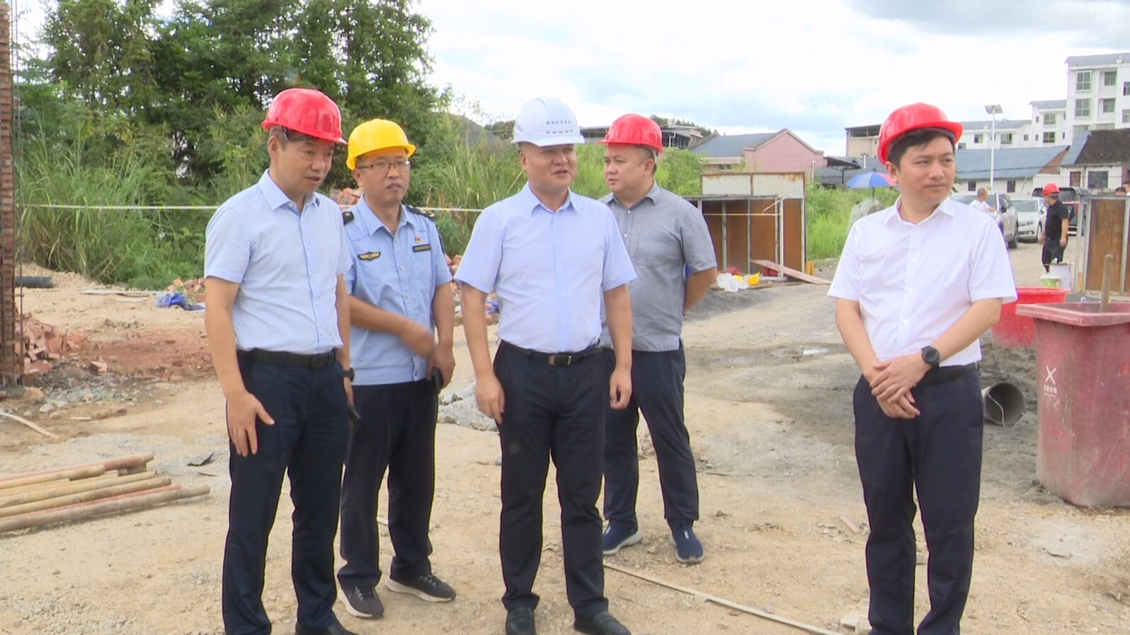 攻坚加速度 | 刘朝晖调研安全守底线工程建设、扬尘污染防治等工作