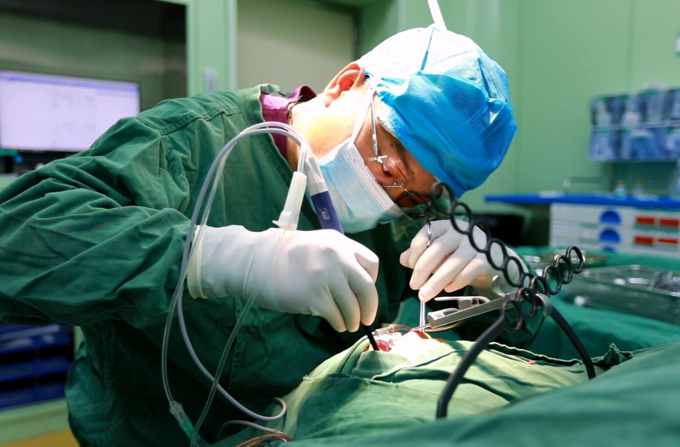 中国医师节·致敬医生 | 永兴县人民医院医生邓加建：精研医术守健康 仁心厚德润无声