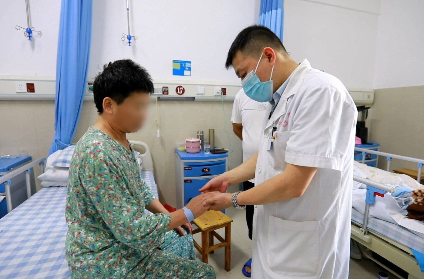 中国医师节·致敬医生 | 永兴县中医医院医师舒威胜：中医“针”功夫  十七年“仁”心路