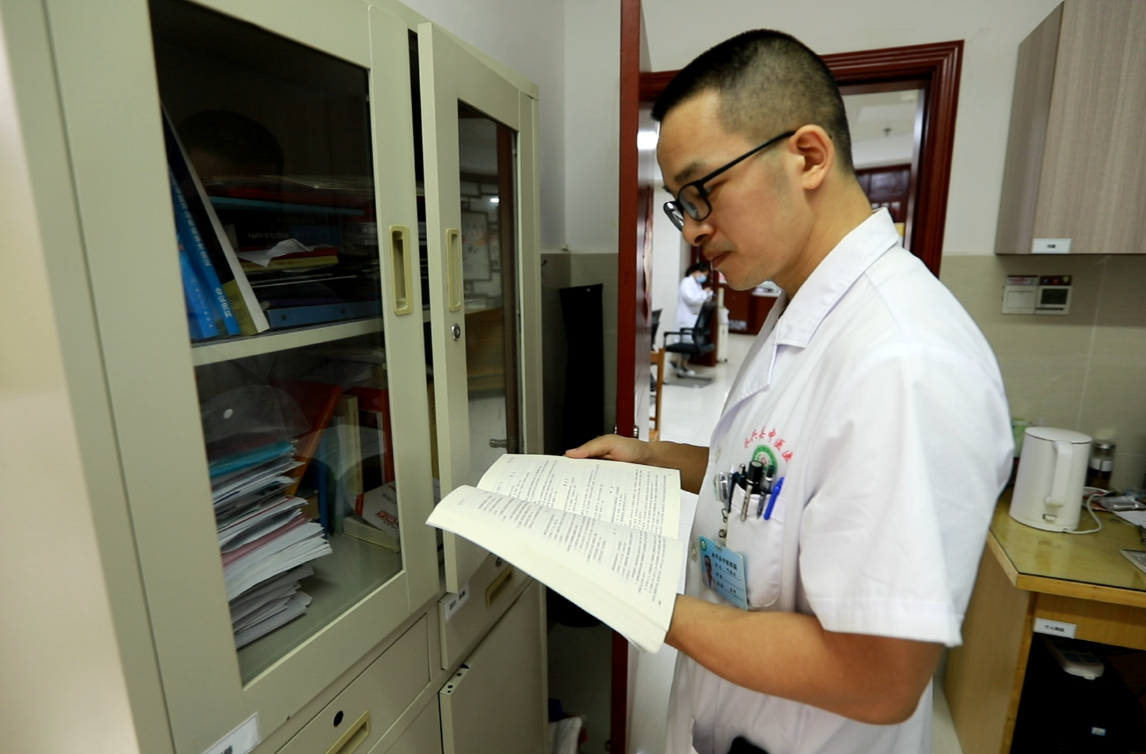中国医师节·致敬医生|永兴县中医医院邓福乐：循中医古韵 奏响健康守护之歌
