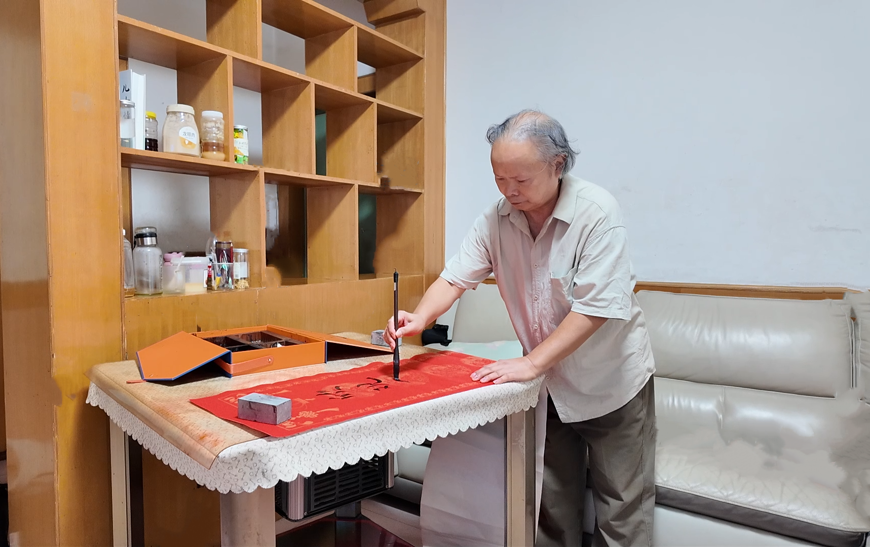 纪念中国人民抗日战争暨世界反法西斯战争胜利80周年：党员刘二喜撰联抒怀 礼赞国家强盛军队威武