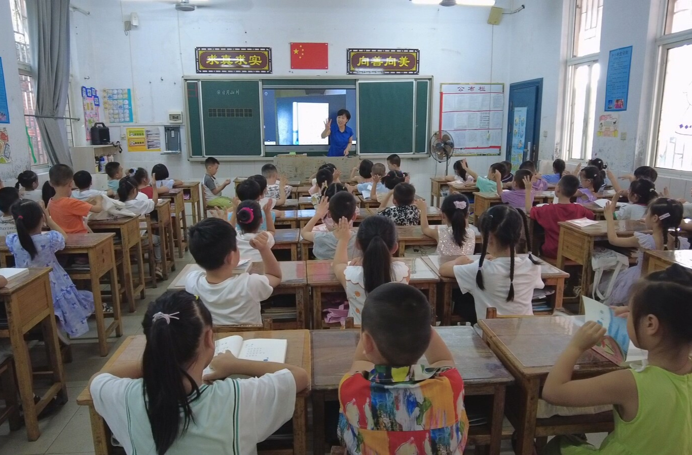 我们身边的好老师|刘曙慧：微光照亮前行路 心怀春风育桃李