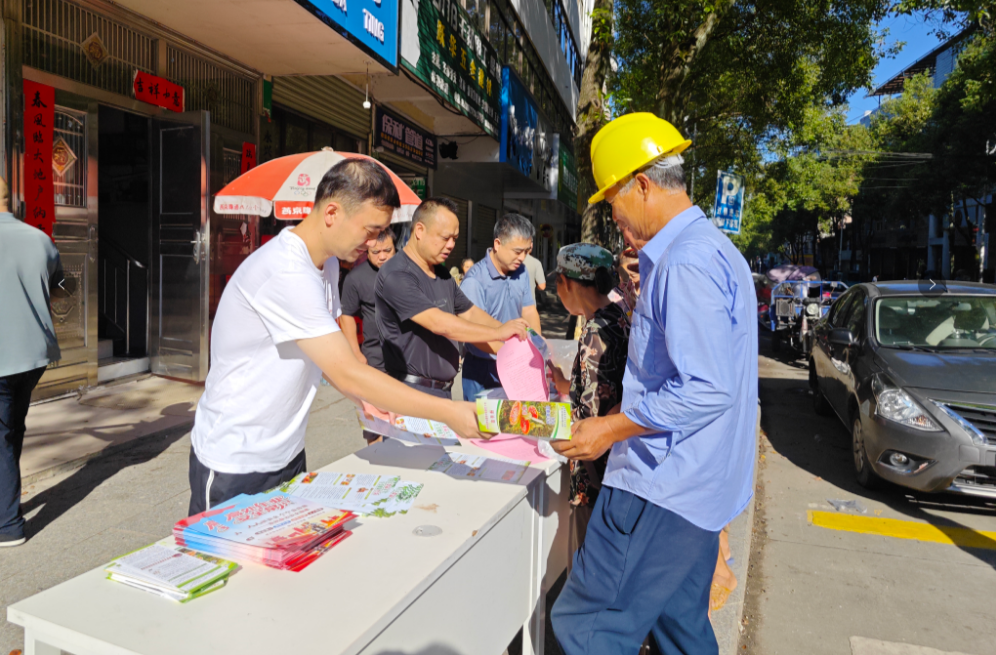 永兴县鲤鱼塘镇开展“尚德守法，共享食安”食品安全宣传