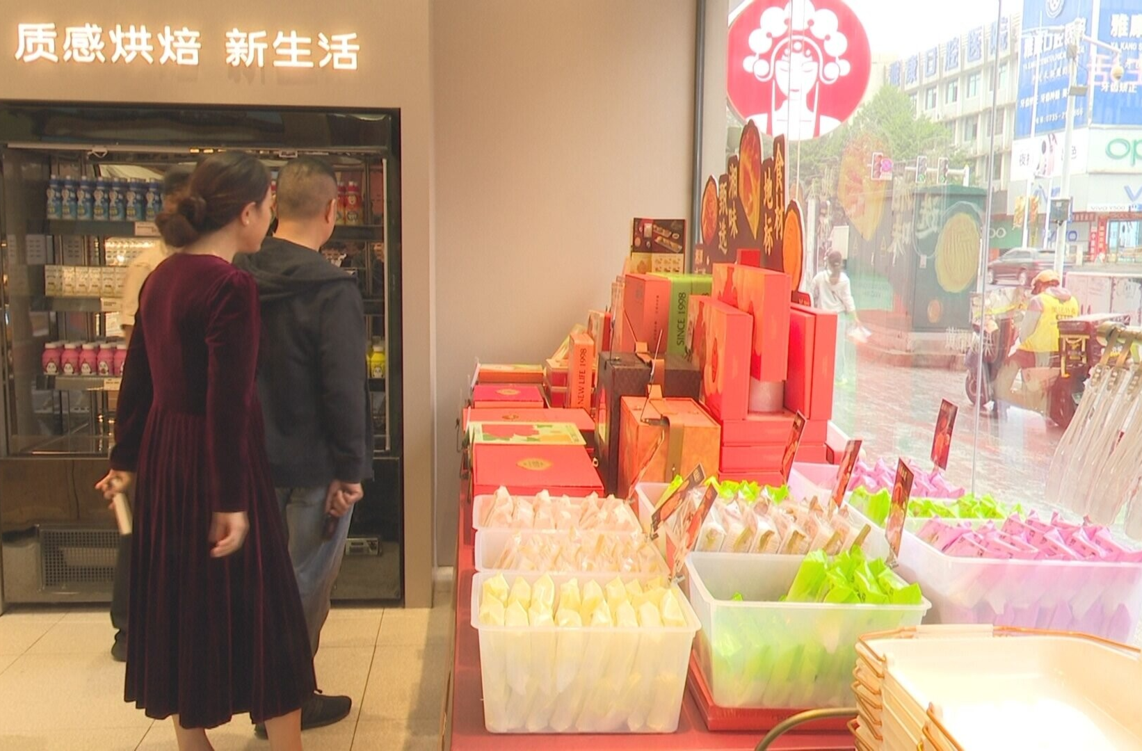 永兴：中秋临近 月饼市场开启 “热卖模式”